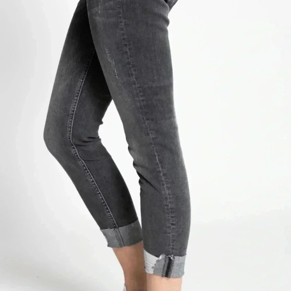 Original Zhrill Jeans Mid Rise denim cropped bottom comfortable & stylish. - Picture 3 of 15